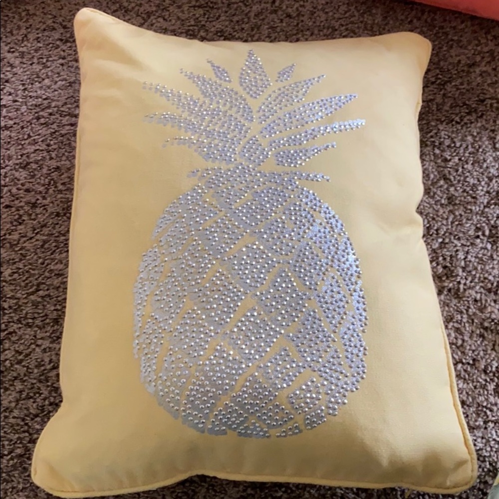 Pineapple throw pillow